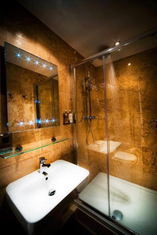 The George Inn Робертсбридж Номер фото